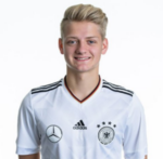 https://img.zhizhuzhibov.com.cn/img/football/player/885db6bd0e1c1a3a3534f1c140cba769.jpg